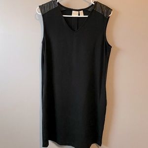 Chico’s Black Sleeveless Vneck Dress Sz 0.5